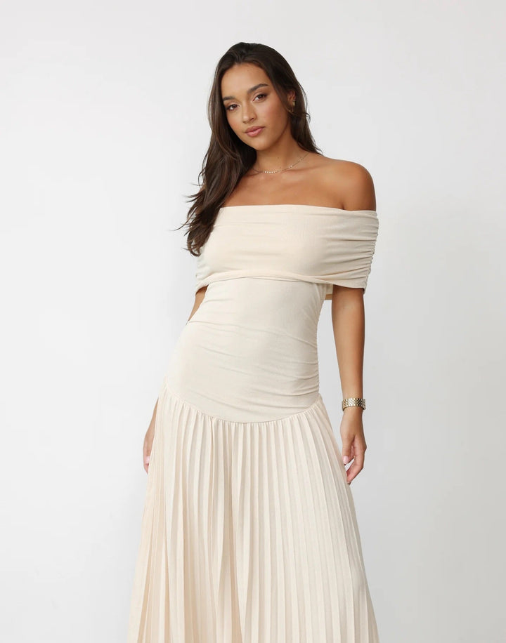 Della | Women&