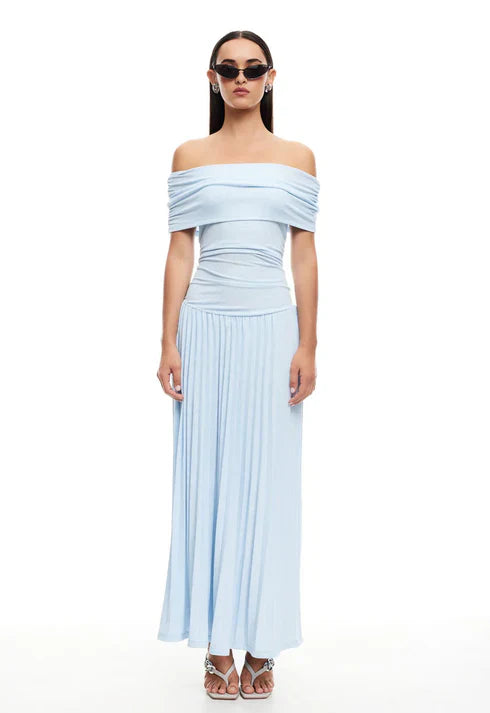 Della | Women&
