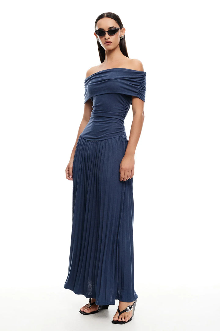 Della | Women&