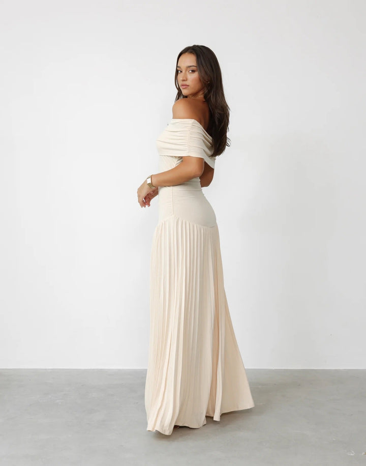 Della | Women&