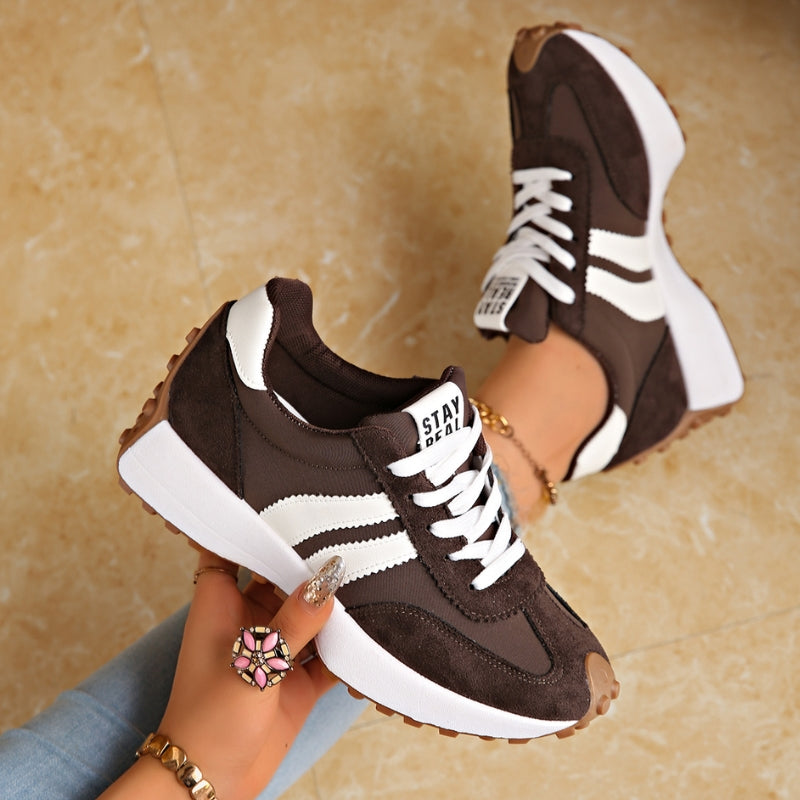 Womens retro platform sneakers lace-up, view 3