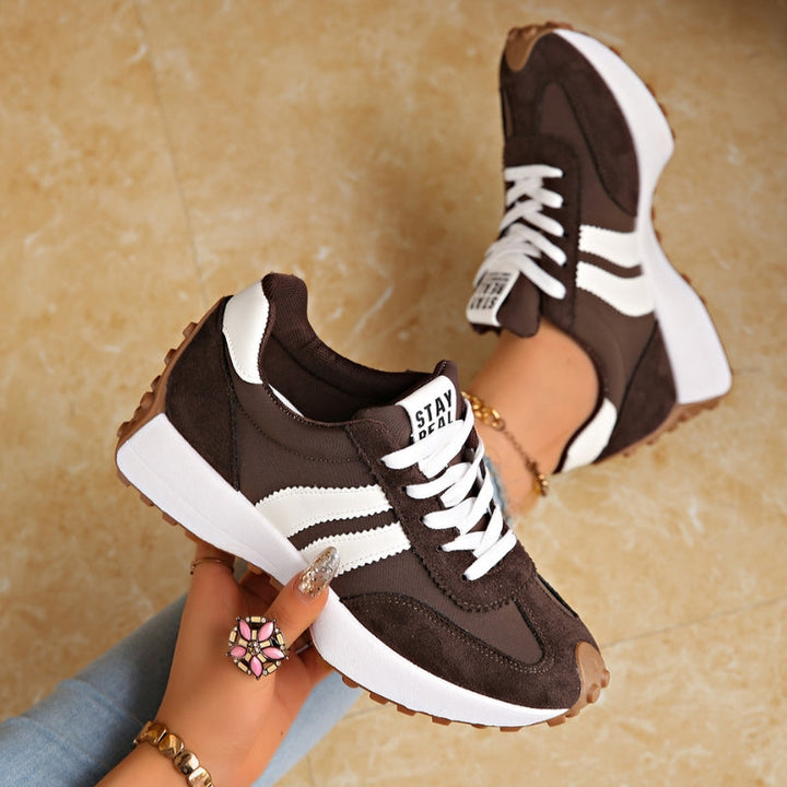 Womens retro platform sneakers lace-up, view 3